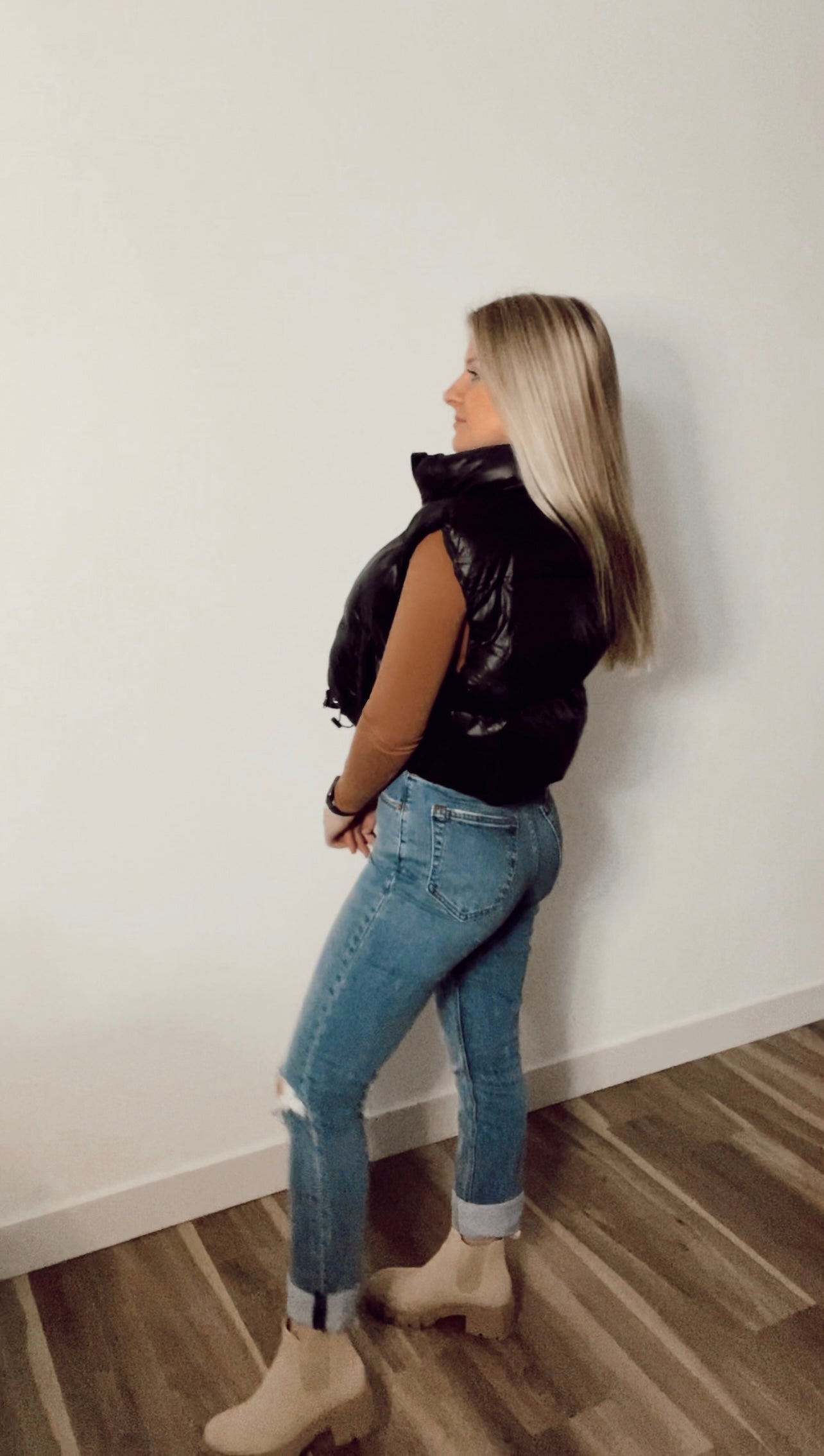 CROPPED BLACK PUFFER VEST